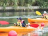 江東・旧中川で子どもカヌー大会 親の応援バトルも